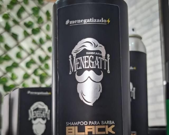 Shampoo para barba Black da linha própria Barbearia Menegatti