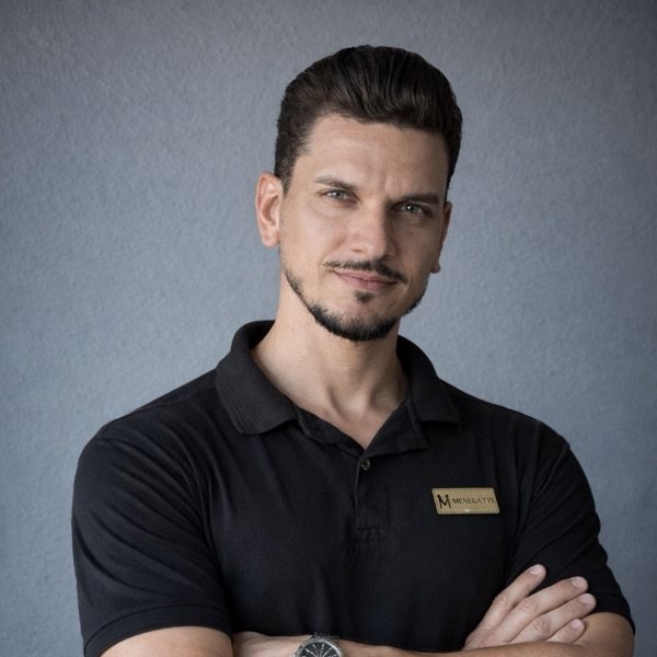 Rômulo Belmock, barbeiro da Barbearia Menegatti